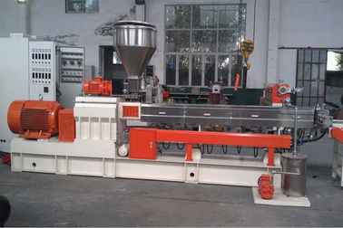 중국 500 Kg/H에 의하여 출력된 쌍둥이 압출기 기계 PP 조각 병은 기계를 만들기 재생합니다 공장